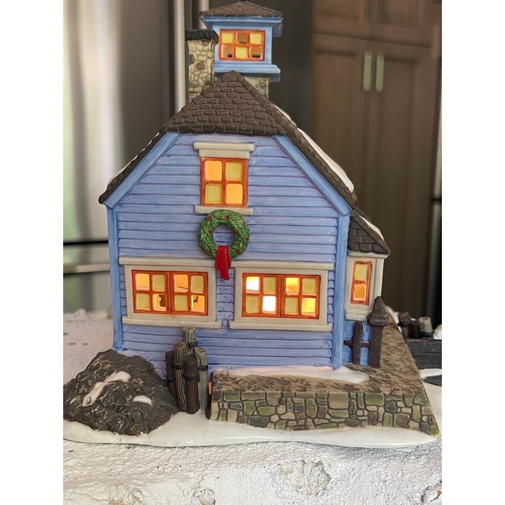 Department 56 New England Village CHOWDER HOUSE 56571 Heritage Village - Picture 5 of 8